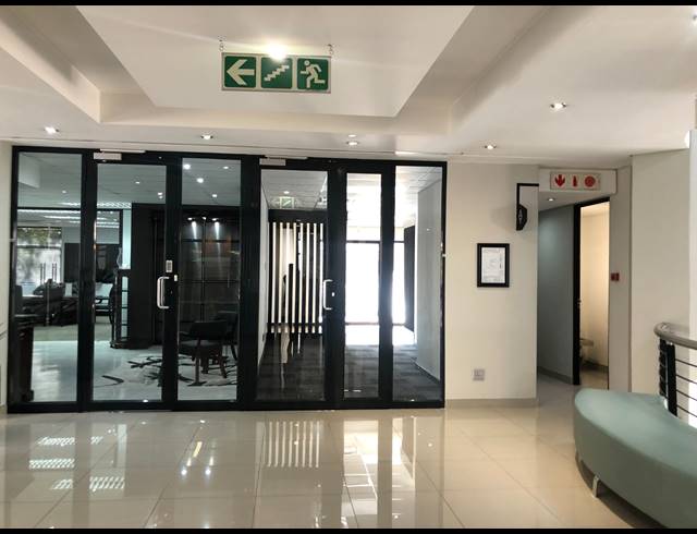 166M² OFFICE TO LET IN SANDHURST